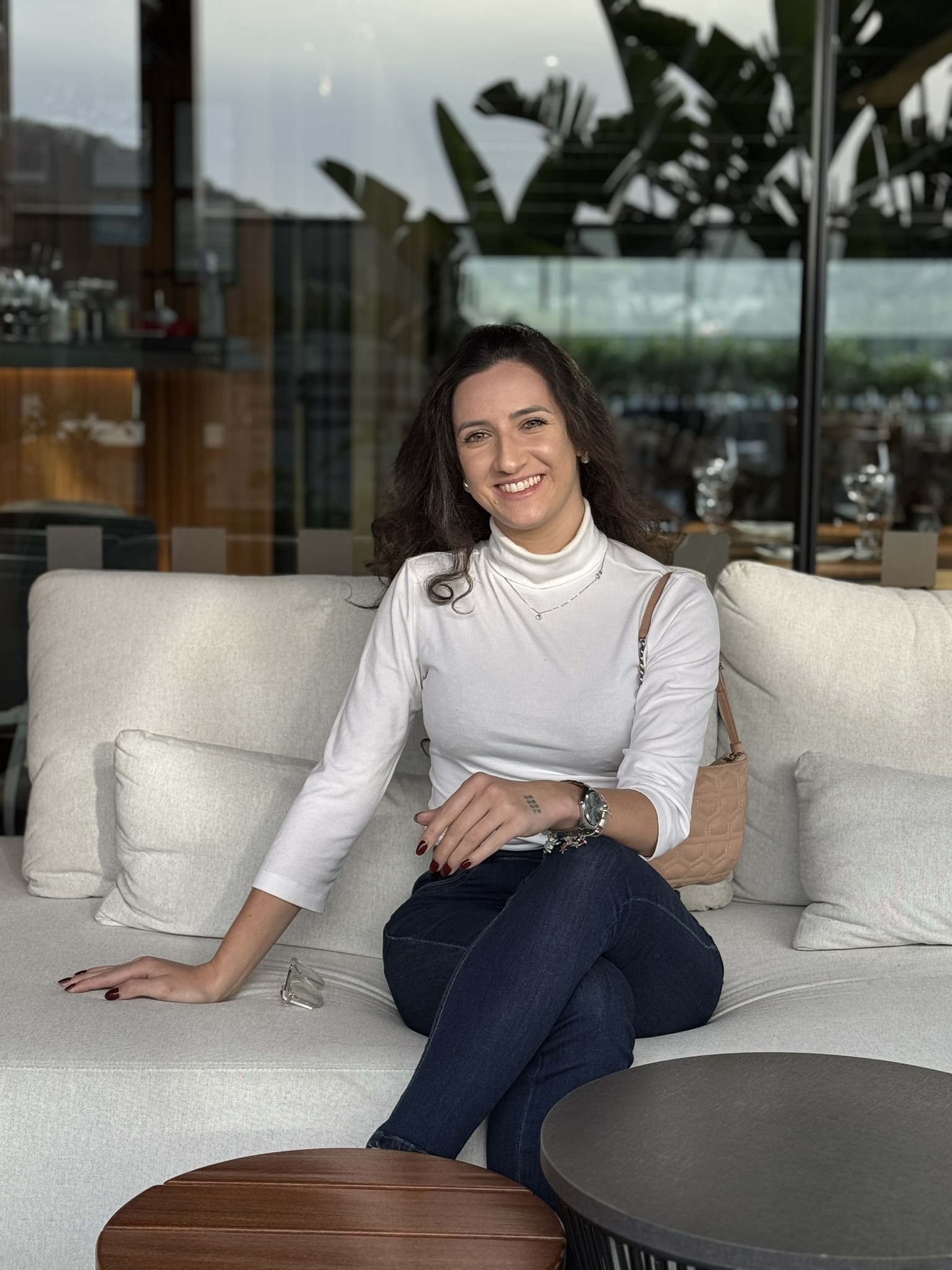 Samara Telles - Consultora de atendimento e sommelier de vinhos